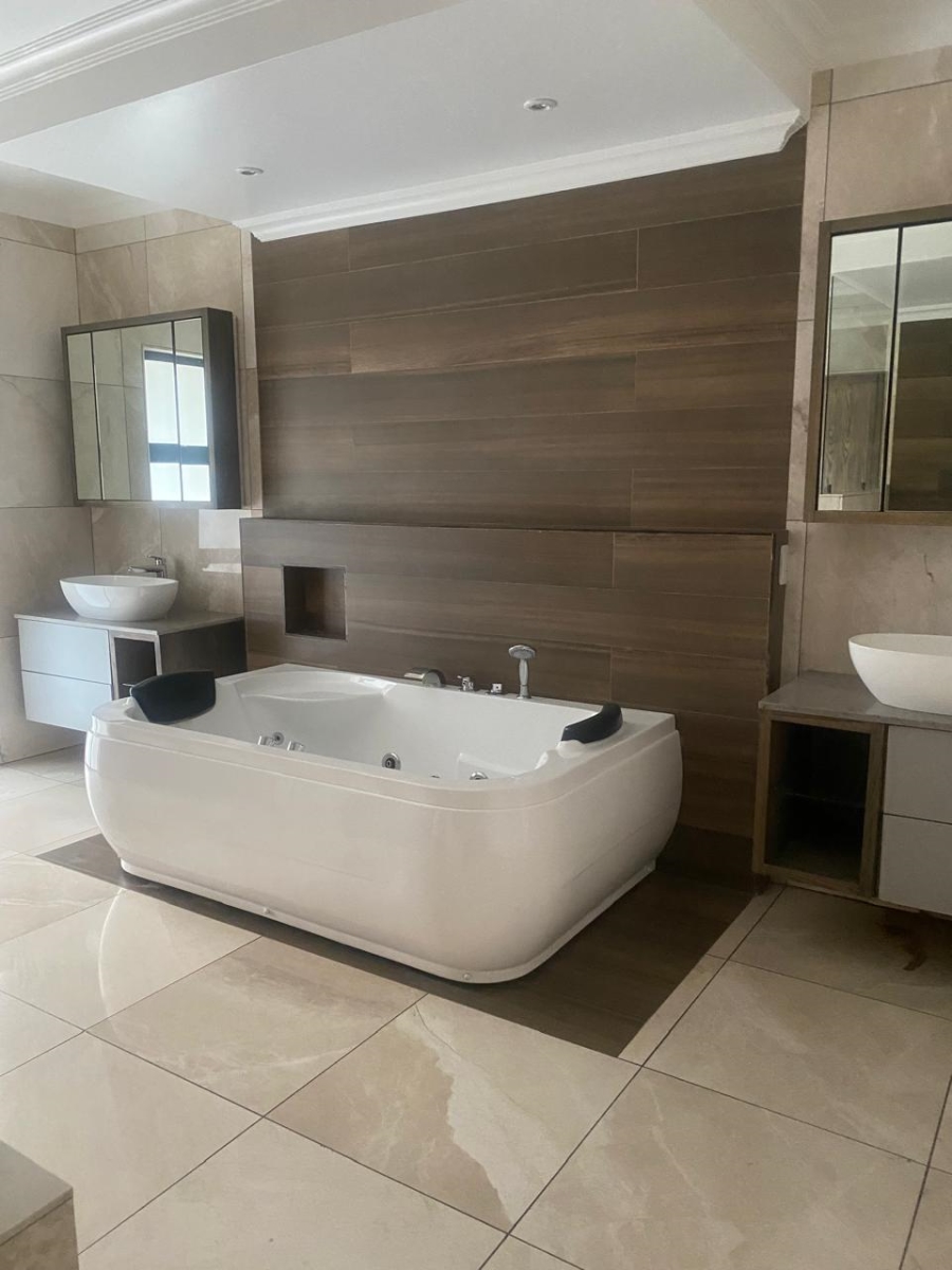 6 Bedroom Property for Sale in Birdwood Estate North West